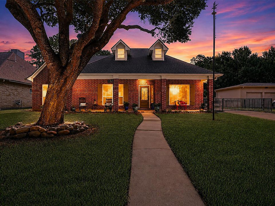 1st image of 3102 E Elm Cir