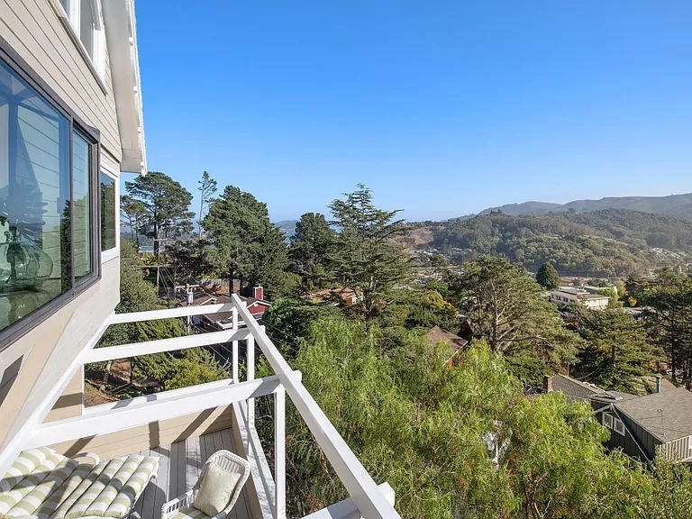 314 Joyce Way — Photo 13