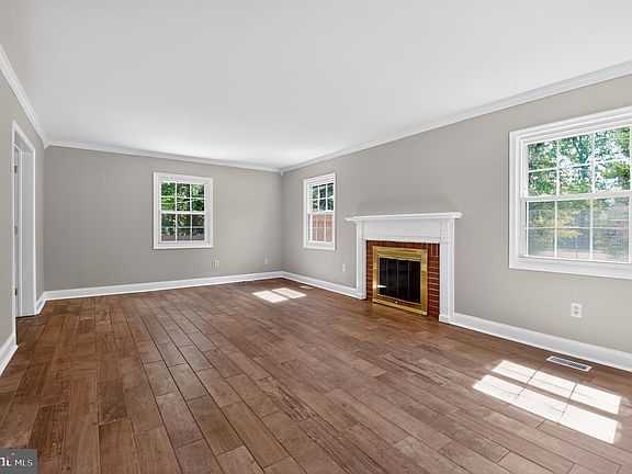 5th image of 3801 Woodhaven Ln