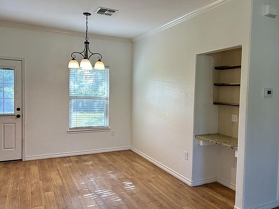 4th image of 1057 Redwood Ave