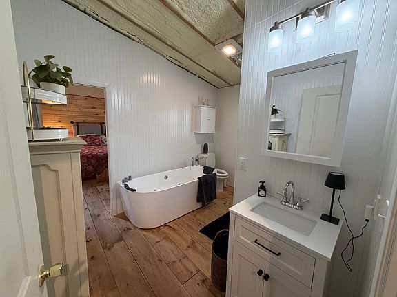 5th image of 484 Vaughan Road