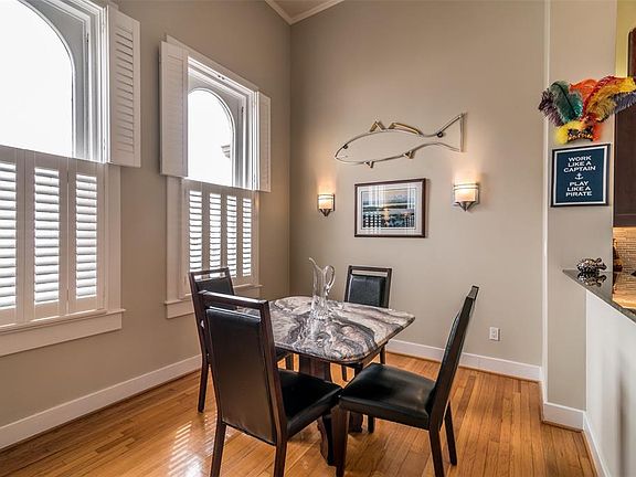5th image of 415 Kempner St Unit 5