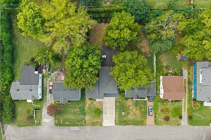 716 Village Ct — Photo 23