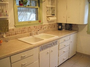 3rd image of 422 Hayward Ave