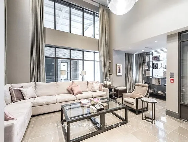 35 Hayden St #819 — Photo 8