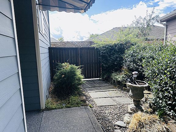 3rd image of 2770 Parkwood Village Ln