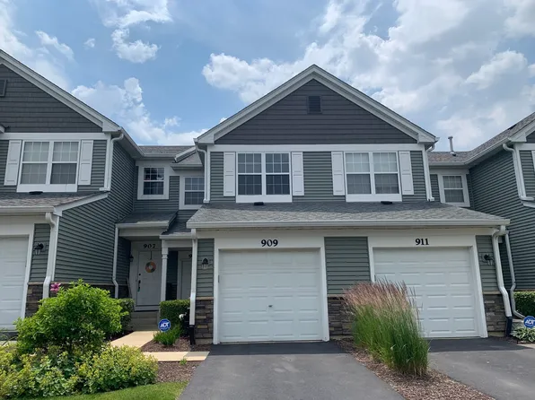 909 Genesee Dr, Naperville, IL 60563