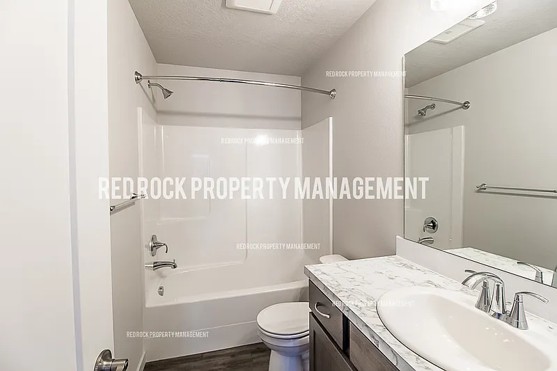 3 bed, 2.5 bath, 1490 sqft, $1,850 — Photo 3