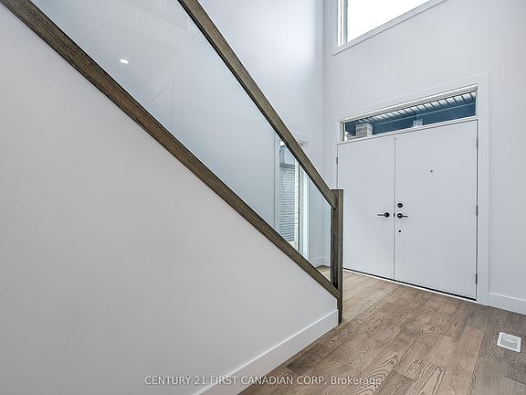 2nd image of 245 Hesselman Cres