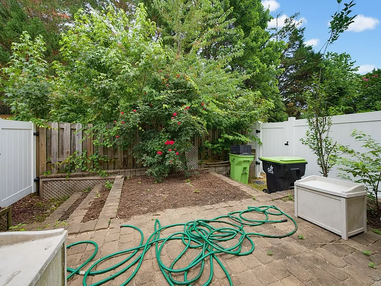 106 Anterbury Dr — Photo 15