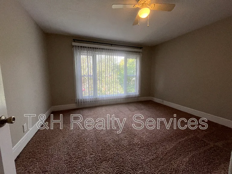 1531 Sturm Ave — Photo 13