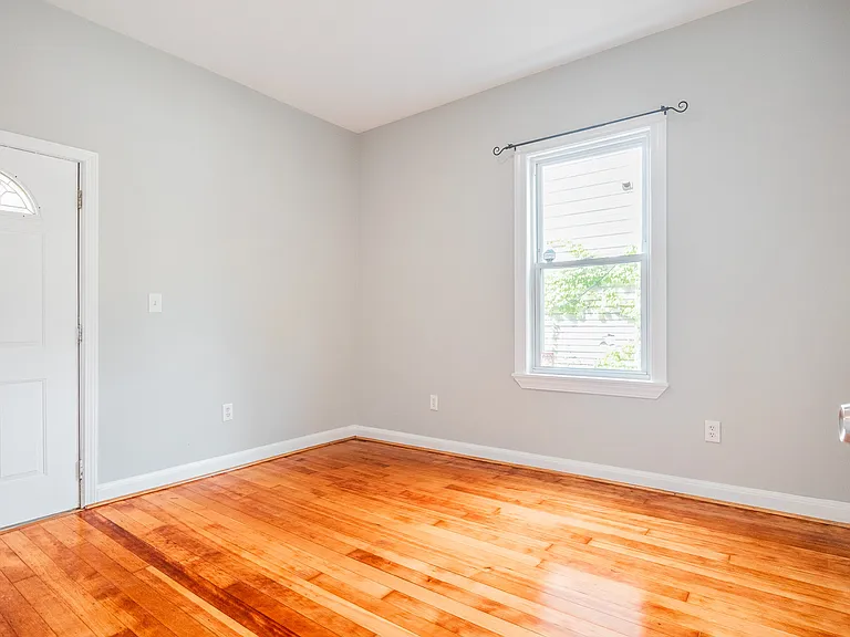 16 Rossmore Rd — Photo 10