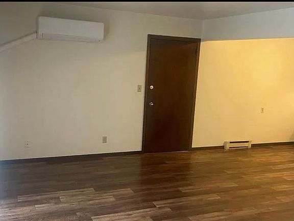 4th image of 4970 Hampshire Cir #6