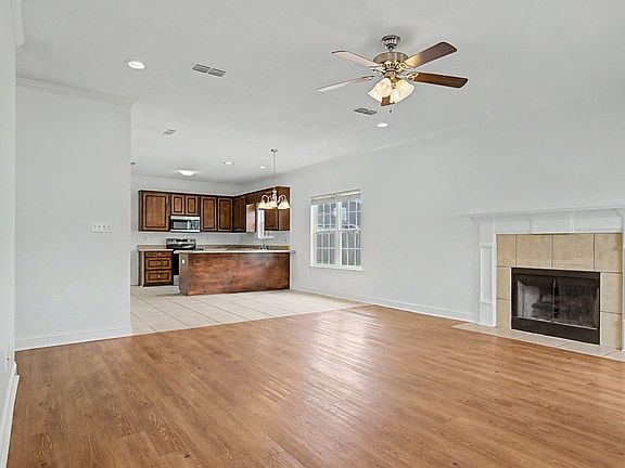 4th image of 121 Chukar Ct