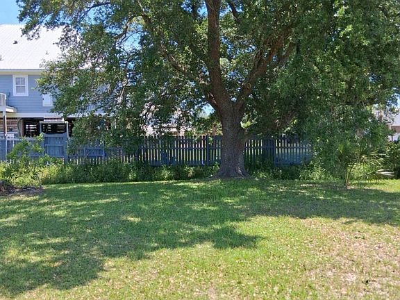 3rd image of 301 S Seashore Ave