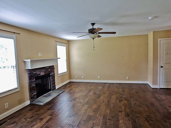 3rd image of 797 Banister Dr