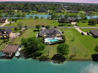 143 Lago Circle Dr N, Santa Fe, TX 77517