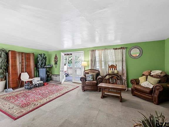 5th image of 276 Hilltop Dr
