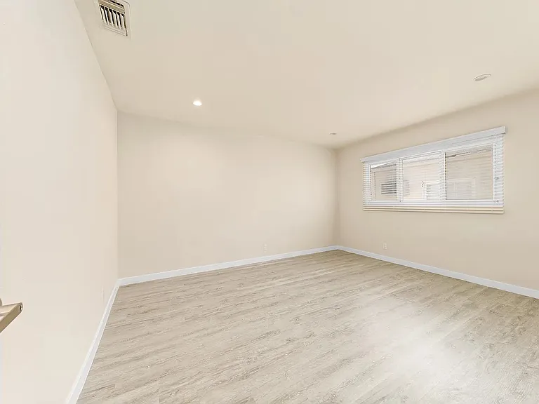 9588 W Olympic Blvd #5 — Photo 15