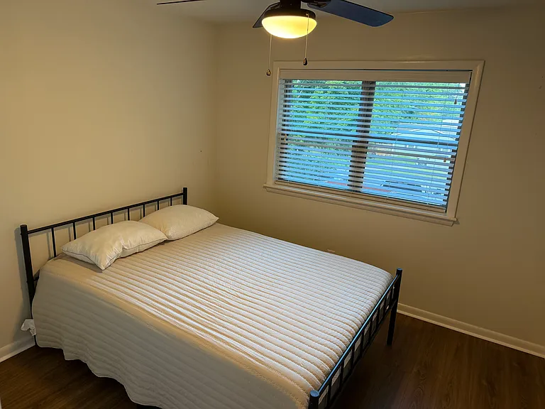 1230 N Lewis Ave — Photo 4