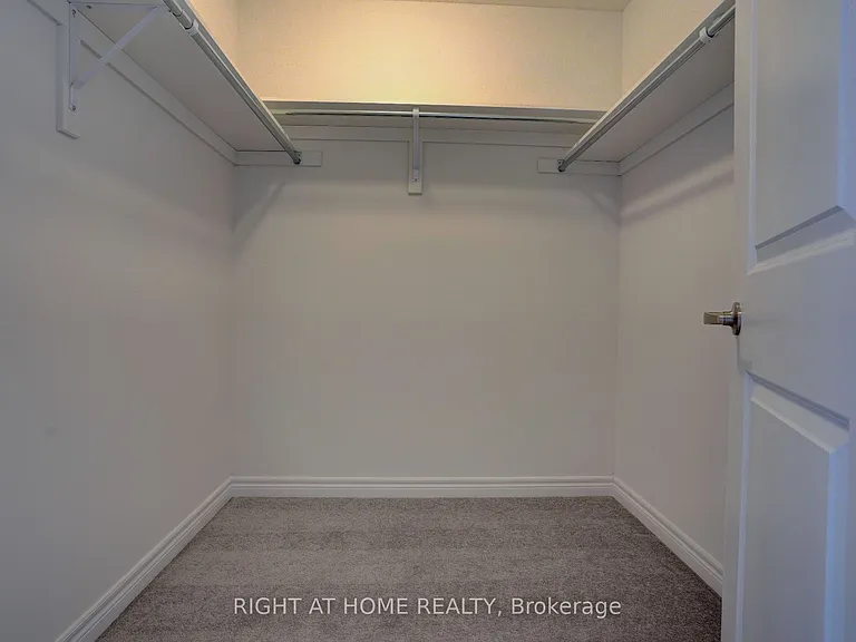 2038 Cameron Lott Cres — Photo 18