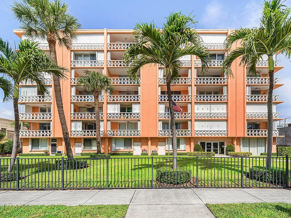 15 S Golfview Rd #206
