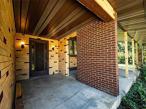 3rd image of 147 Gierlach Dr