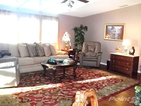 VERY LARGE LIVING ROOM