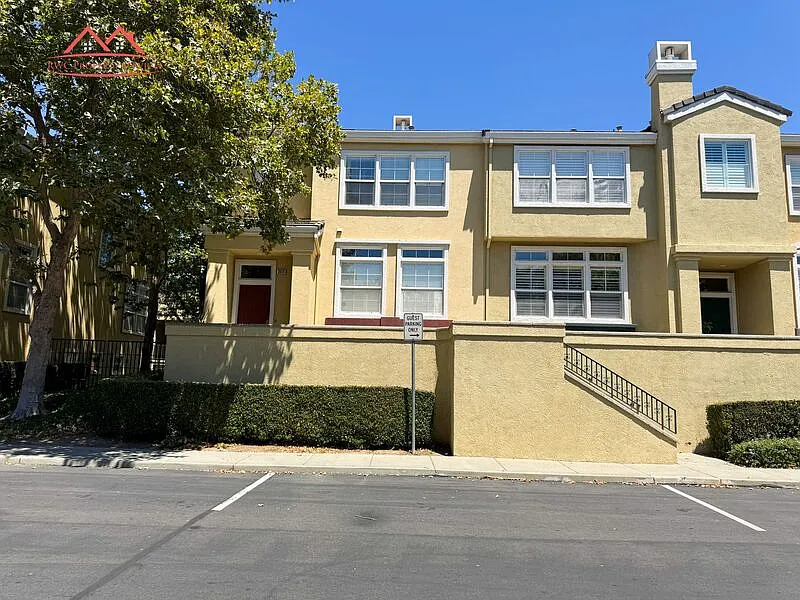 3634 Fitzsimmons Cmn
