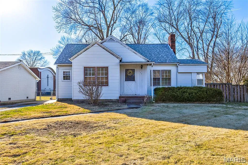 123 Bender Ave photo 1