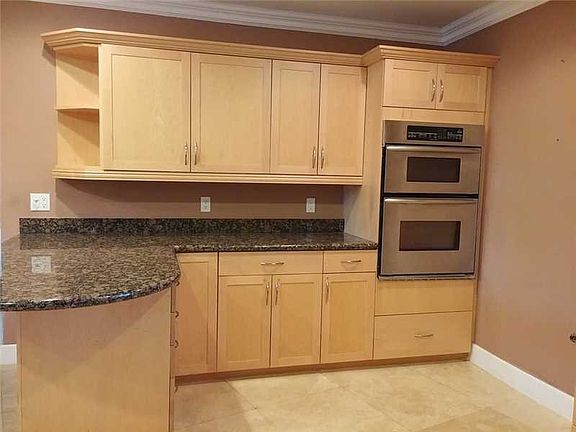 5th image of 2816 NE 21st Ct