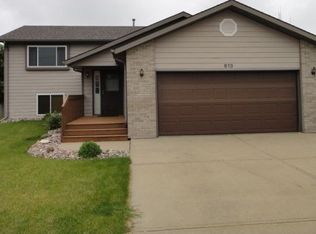 613 N Bahnson Ave, Sioux Falls, SD 57103