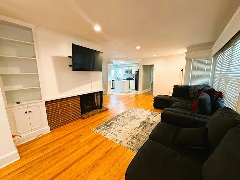 405 N Holden Rd — Photo 6