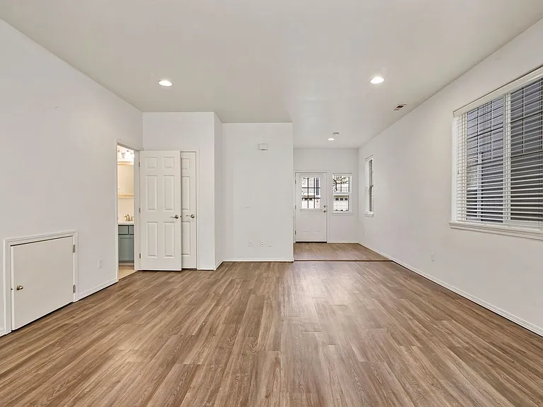 9284 SW Sweek Dr — Photo 9