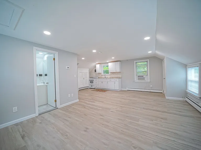 16 Brook St — Photo 45
