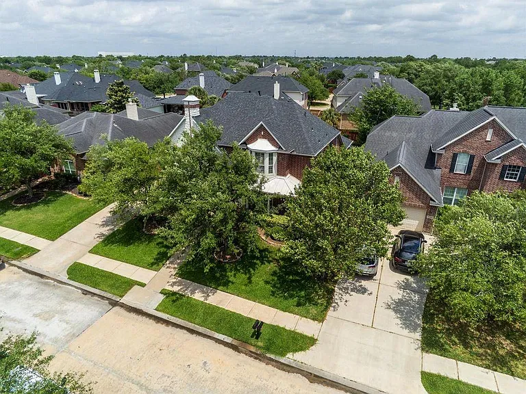 12406 Santiago Cove Ln — Photo 46