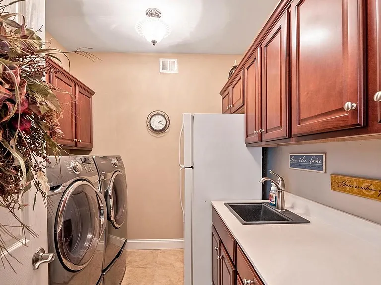 8100 Longtree Rd — Photo 21