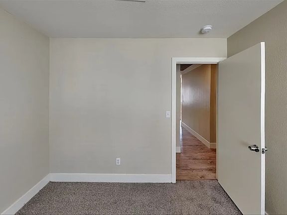 5th image of 889 Angelus Oaks Dr