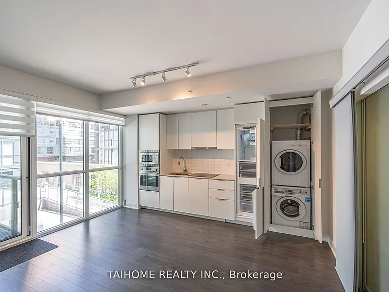 955 Bay St #307 — Photo 3