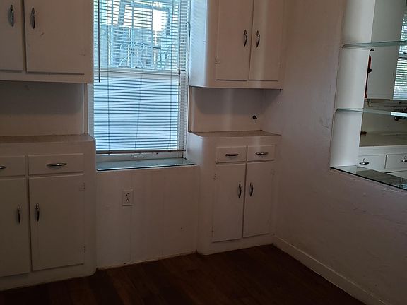 2nd image of 612 Copper Ave NE