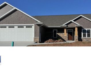 1174 Ava Ct, Neenah, WI 54956