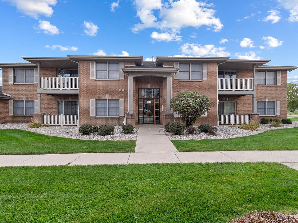 1st image of 9815 Wildwood Ct Unit 2-C