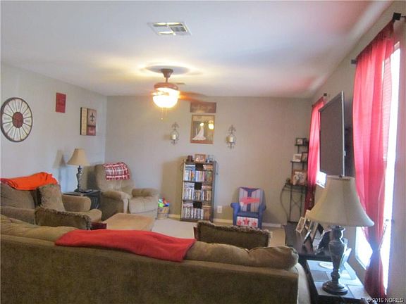 2nd image of 207 W Cedar Ave