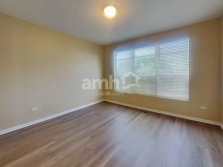 1437 White Pine Ln — Photo 9