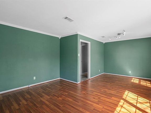 4th image of 4107 Shoreline Dr