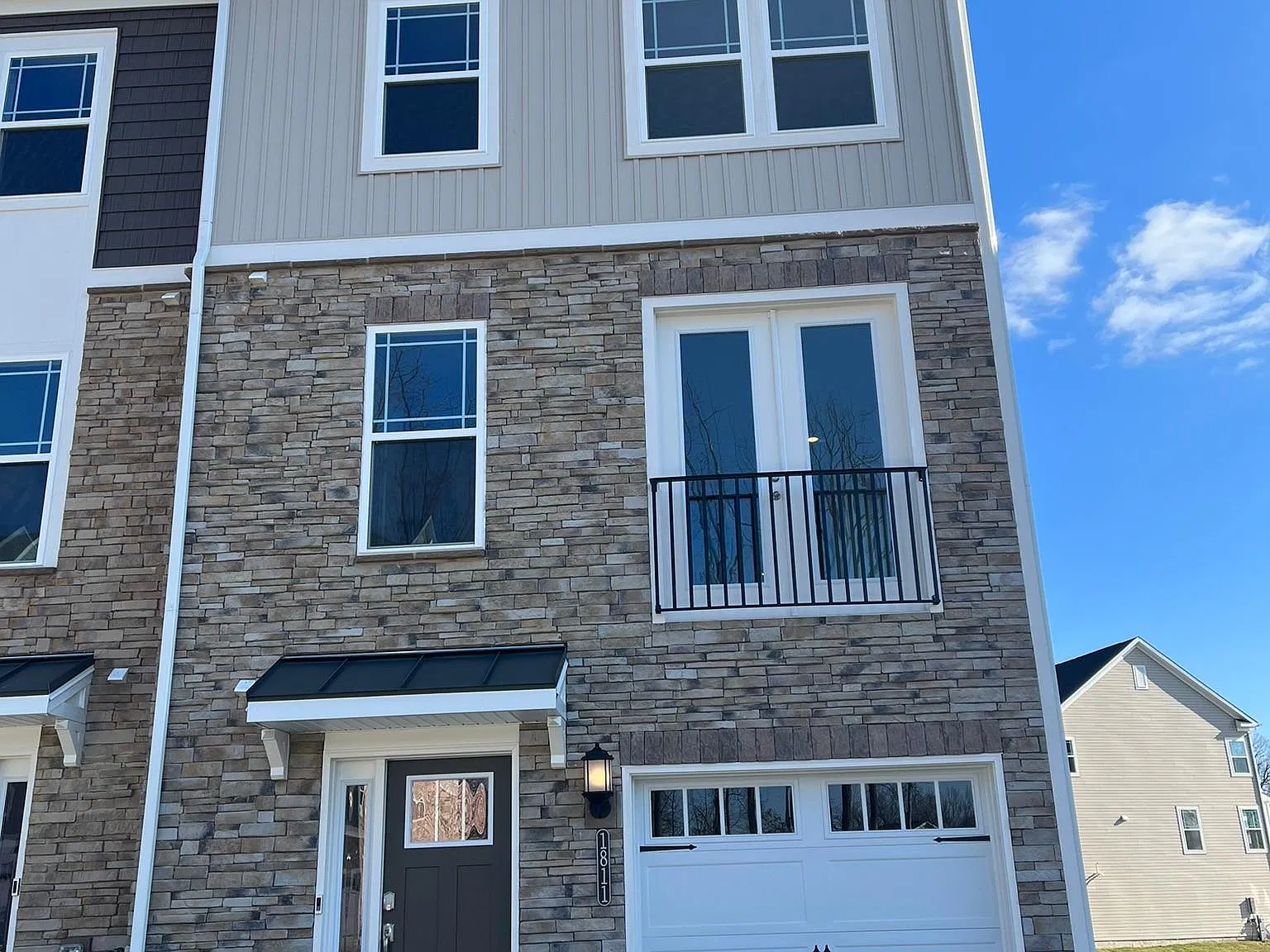 4 bed, 3.5 bath, 2200 sqft, $3,000 — Photo 3