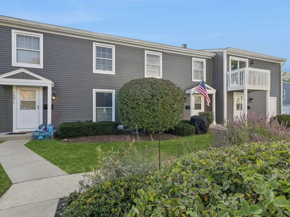 1687 Williamsburg Ct APT A, Wheaton, IL 60189