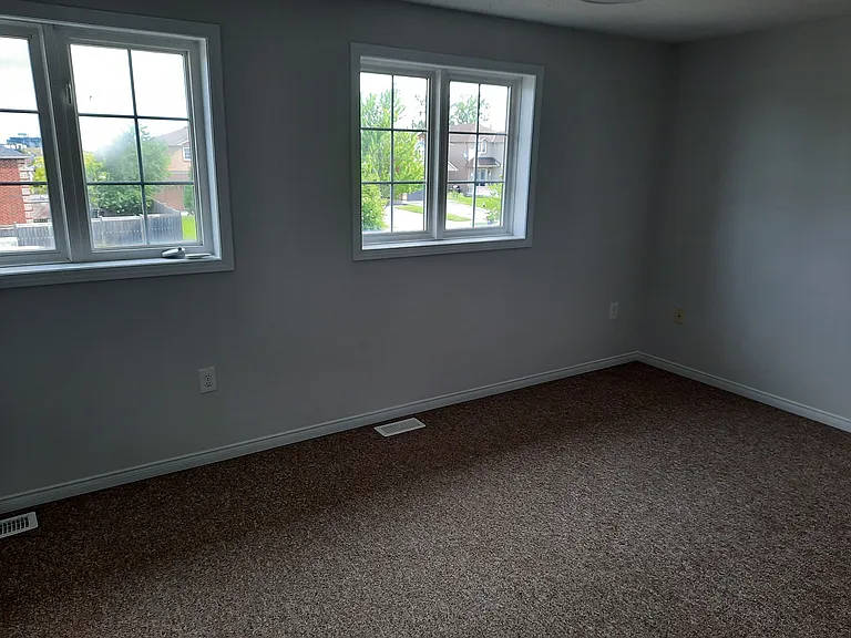 59 Courtney Cres — Photo 17