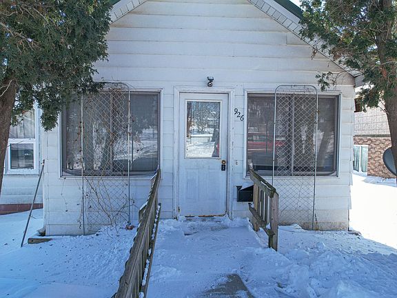 3rd image of 926 Pine Ave