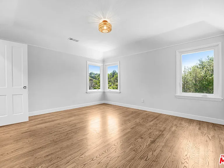 2383 Panorama Ter — Photo 21